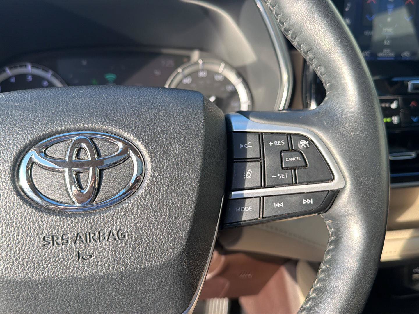 Used 2022 Toyota Highlander Platinum AWD/4WD image 23