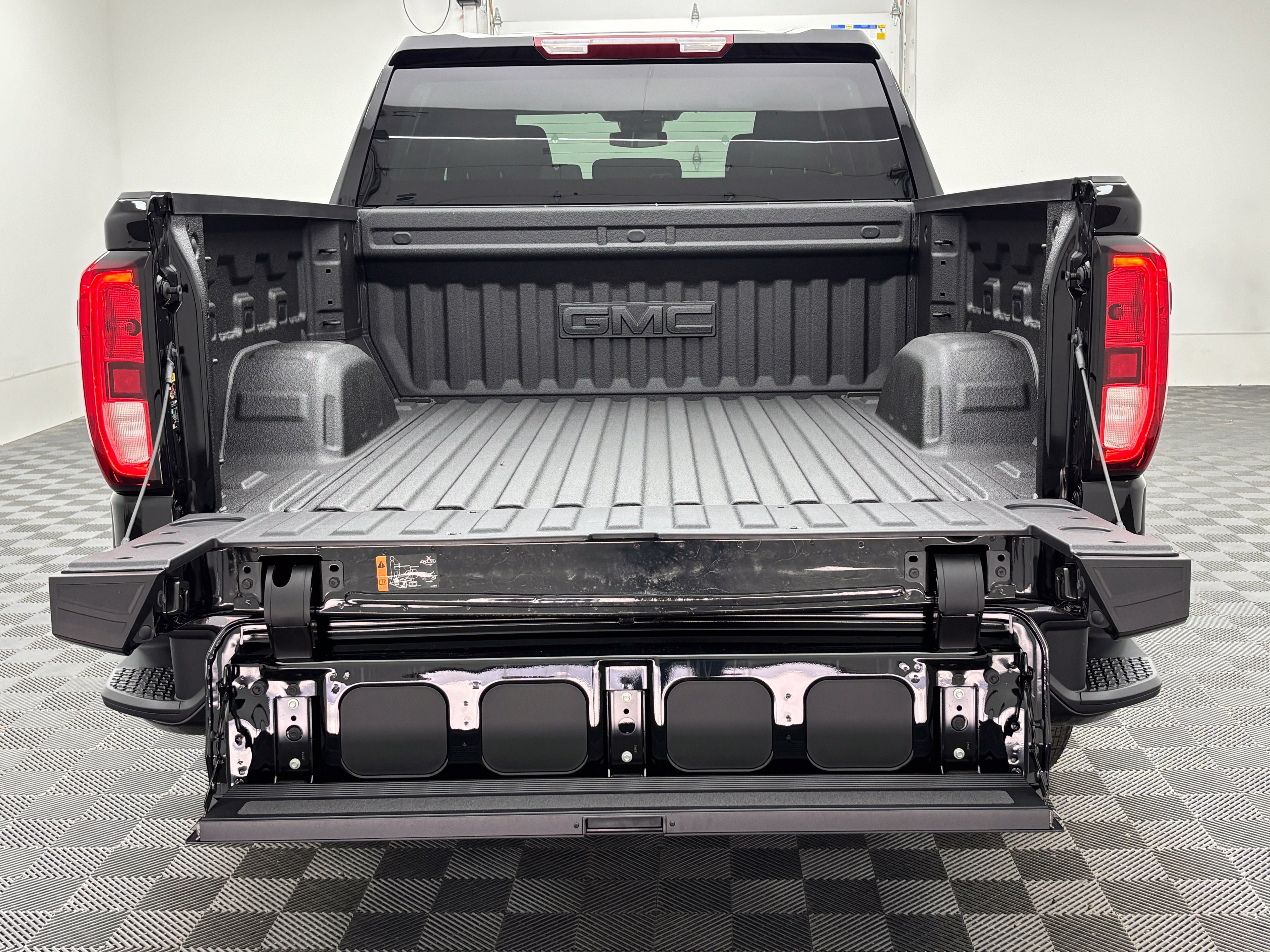 New 2026 GMC Sierra 1500 Elevation w/ Elevation Select Package AWD/4WD image 9