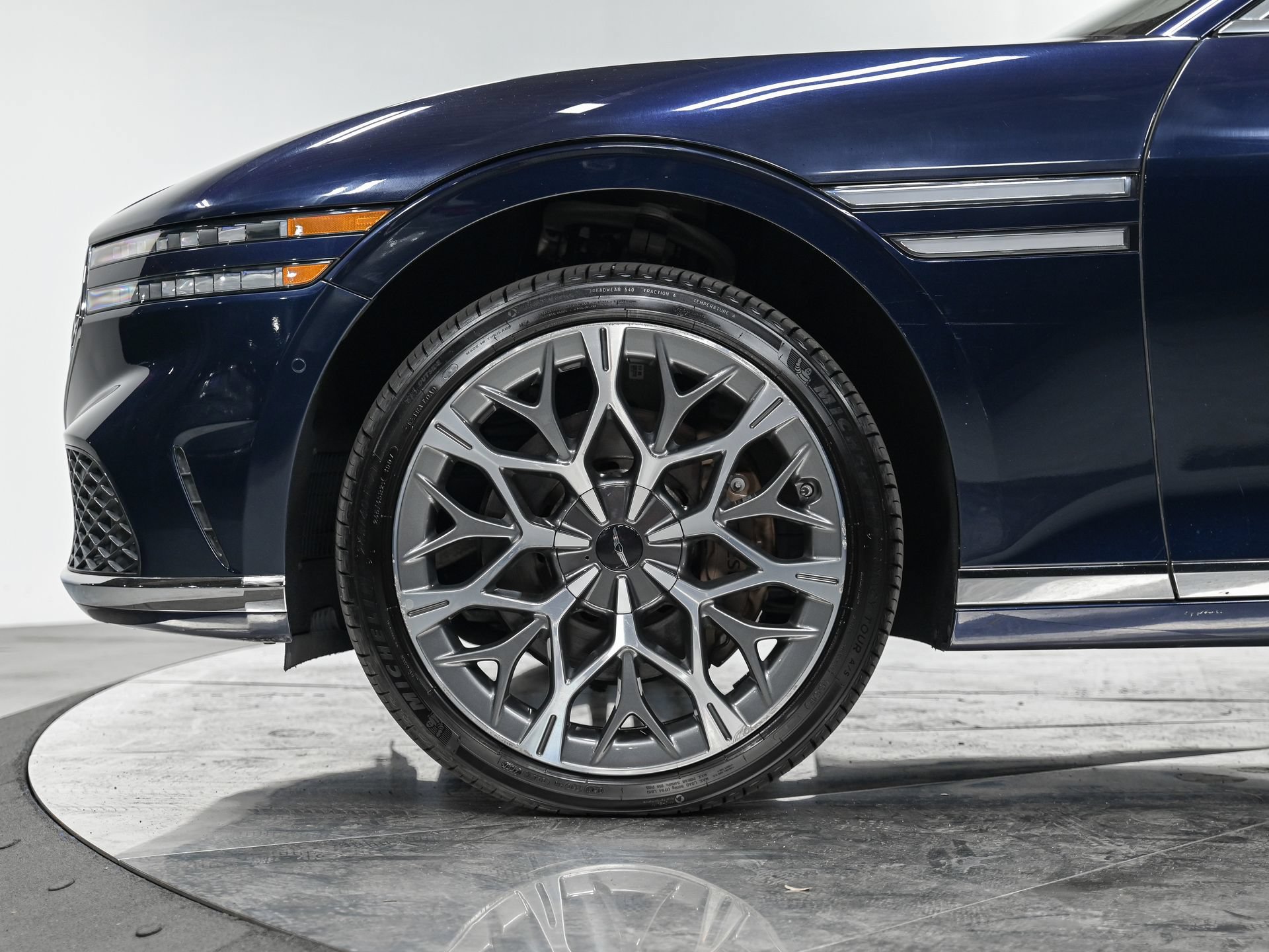 Used 2023 Genesis G90 3.5T AWD/4WD image 3