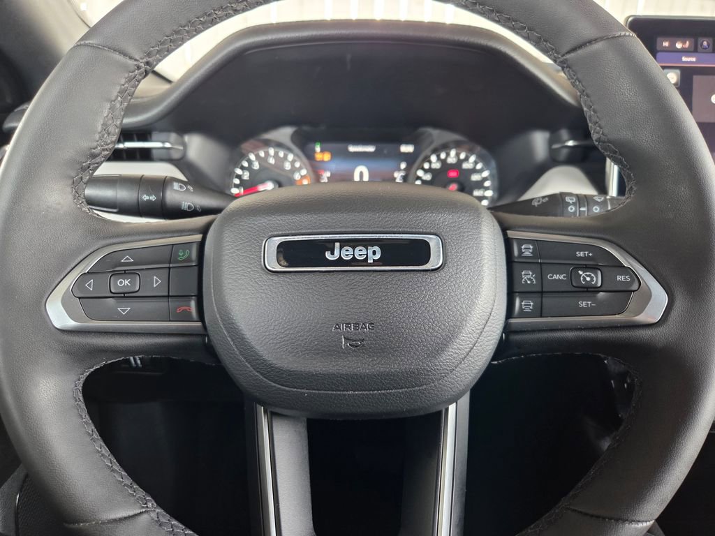 Used 2024 Jeep Compass Limited image 7