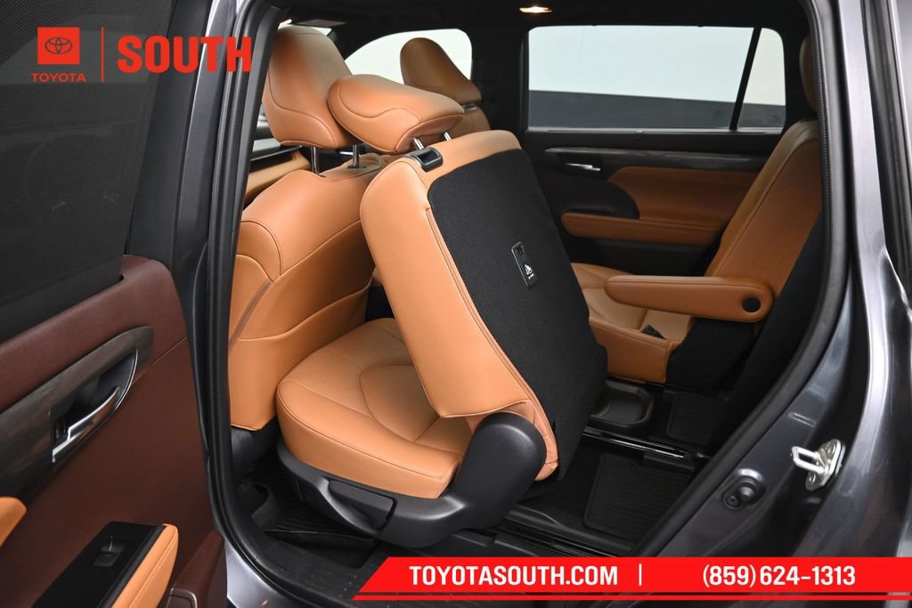Used 2020 Toyota Highlander Platinum AWD/4WD image 27