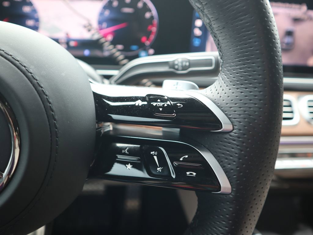 Used 2025 Mercedes-Benz GLS 580 4MATIC image 22