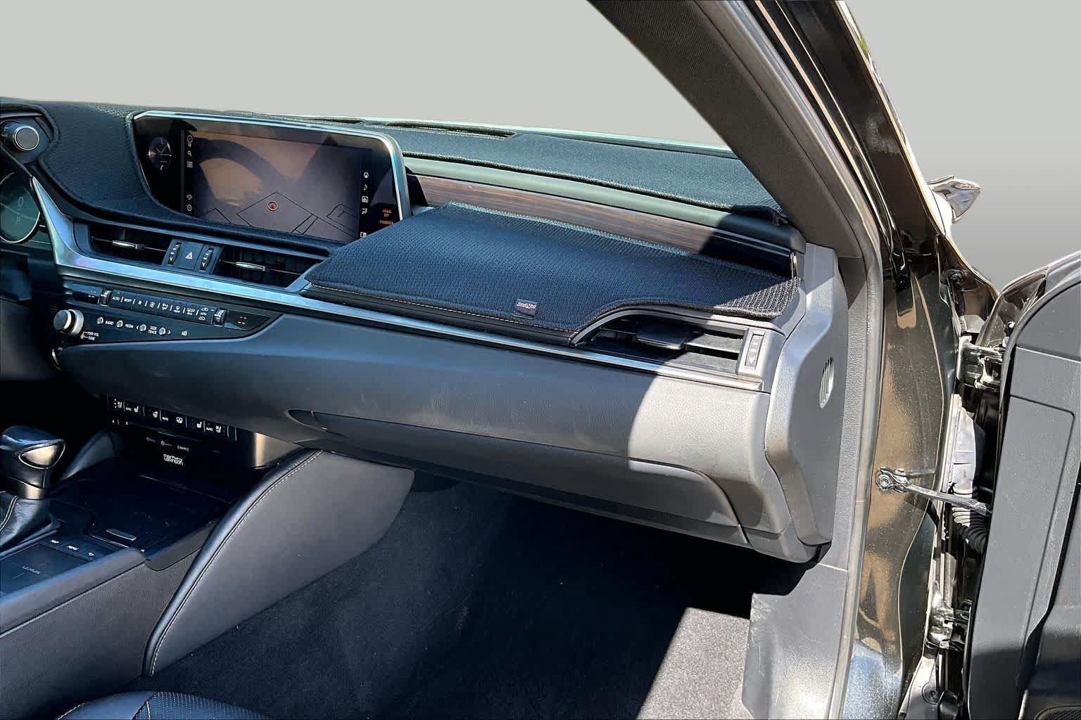 Used 2021 Lexus ES 300h Ultra Luxury w/ Accessory Package 2 FWD image 19