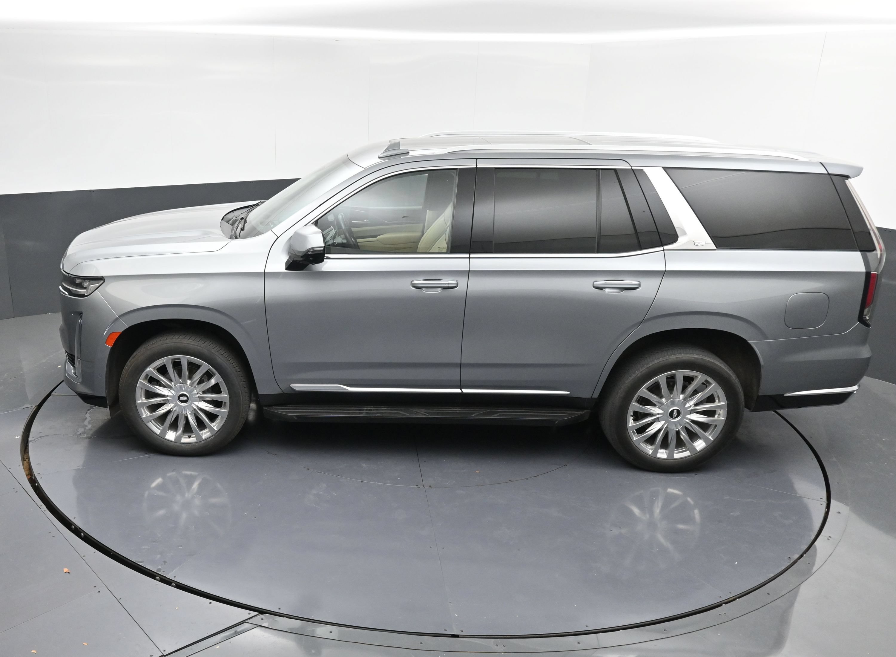 Used 2023 Cadillac Escalade Premium Luxury AWD/4WD image 37