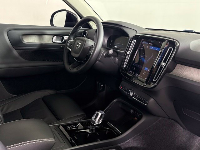 Used 2023 Volvo XC40 B5 Ultimate AWD/4WD image 17