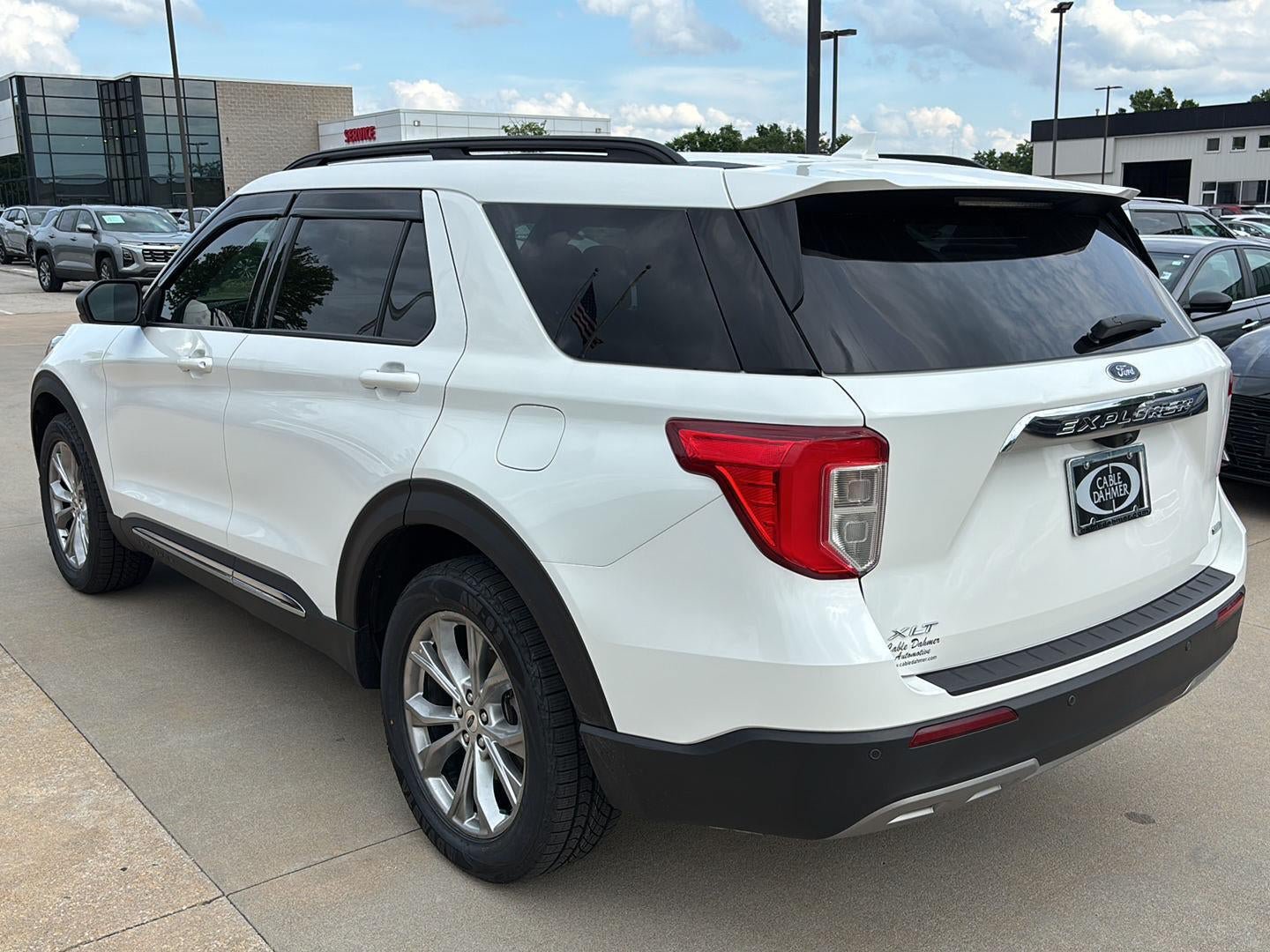 Used 2020 Ford Explorer XLT w/ Equipment Group 202A AWD/4WD image 4