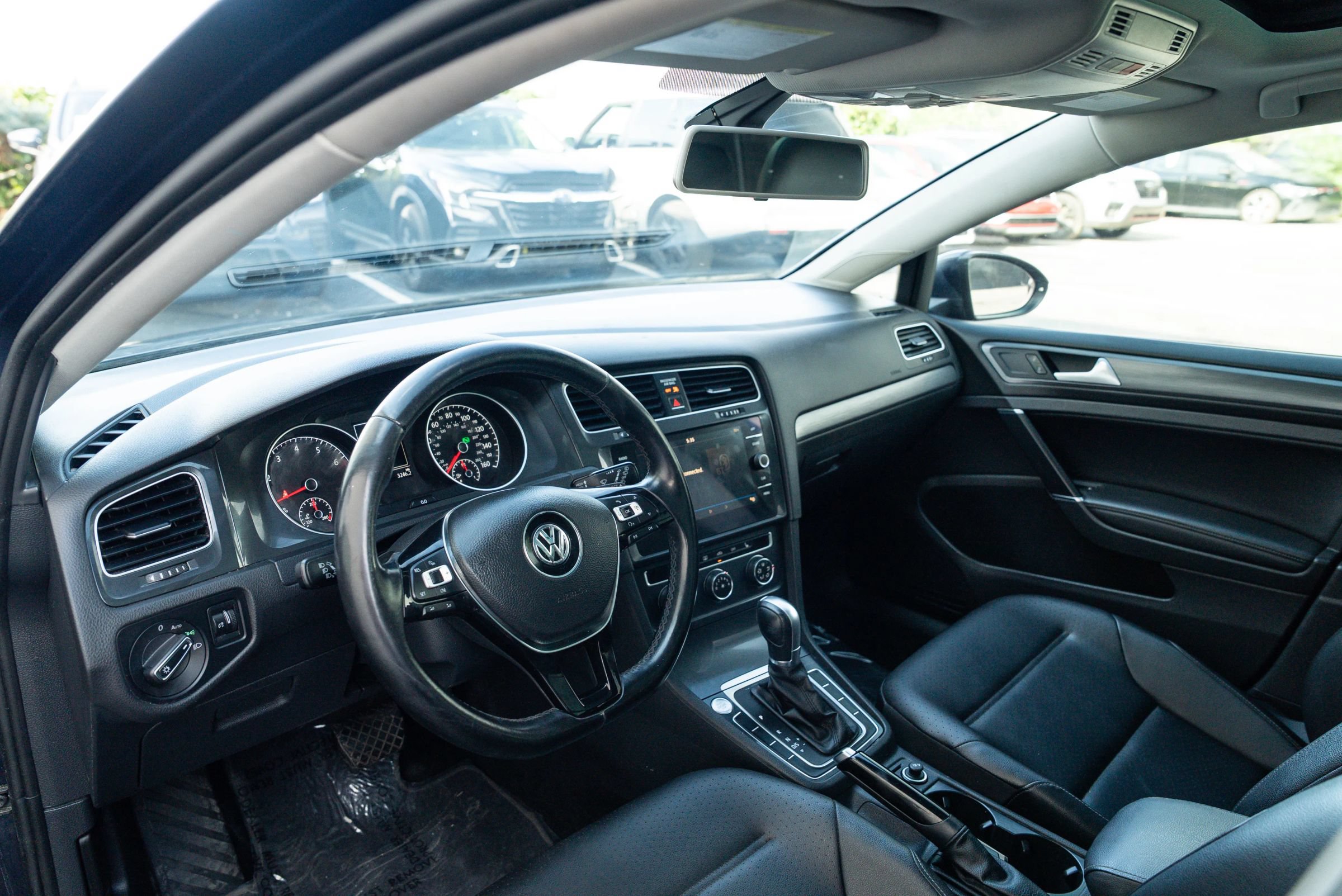 Used 2018 Volkswagen Golf SE FWD image 14