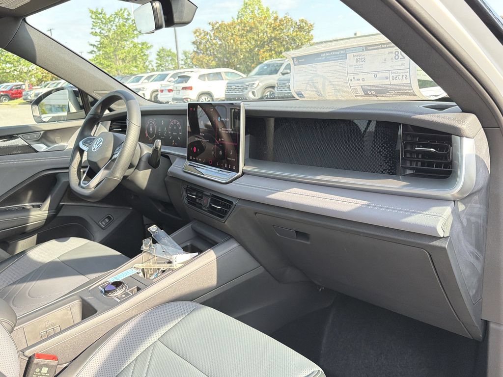 New 2026 Volkswagen Tiguan SE R-Line FWD image 19