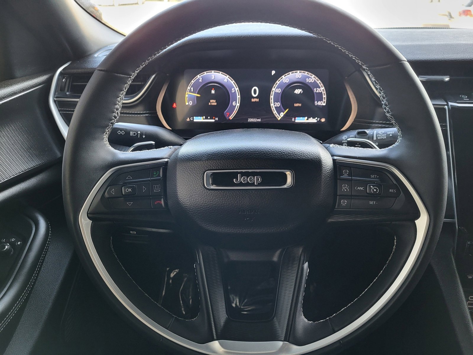 Used 2024 Jeep Grand Cherokee Laredo X w/ Luxury Tech Group I image 9