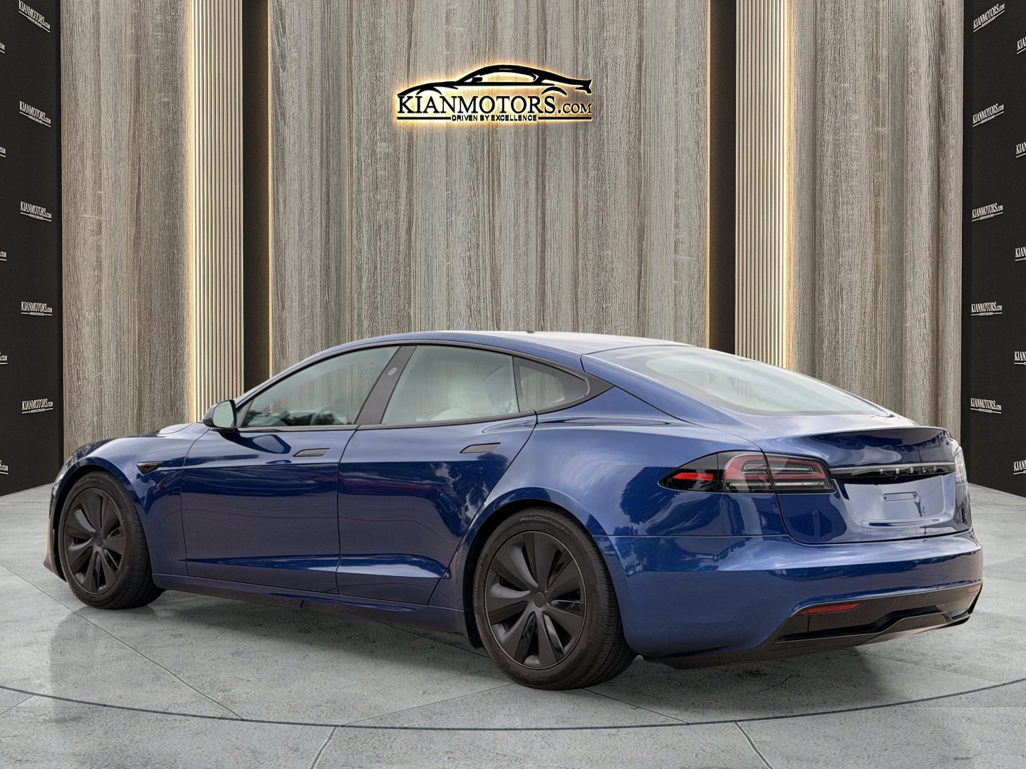 Used 2025 Tesla Model S image 8