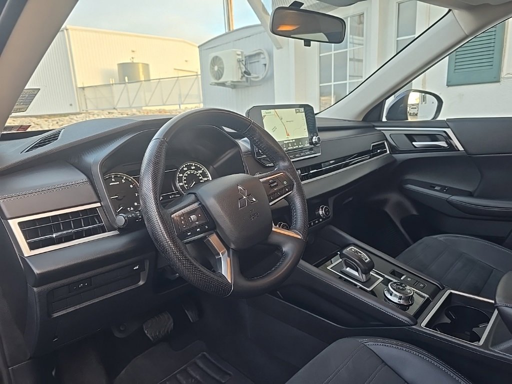 Used 2024 Mitsubishi Outlander SE Black Edition image 15