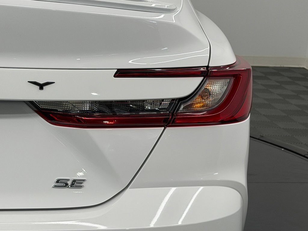 Used 2026 Toyota Camry SE FWD image 14