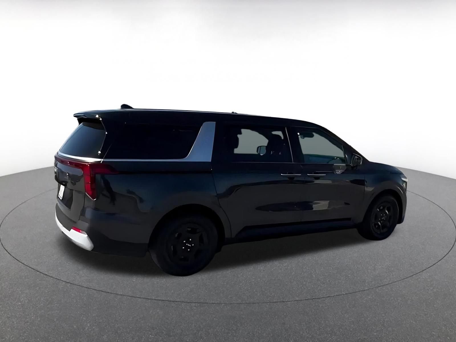 Used 2026 Kia Carnival FWD image 15