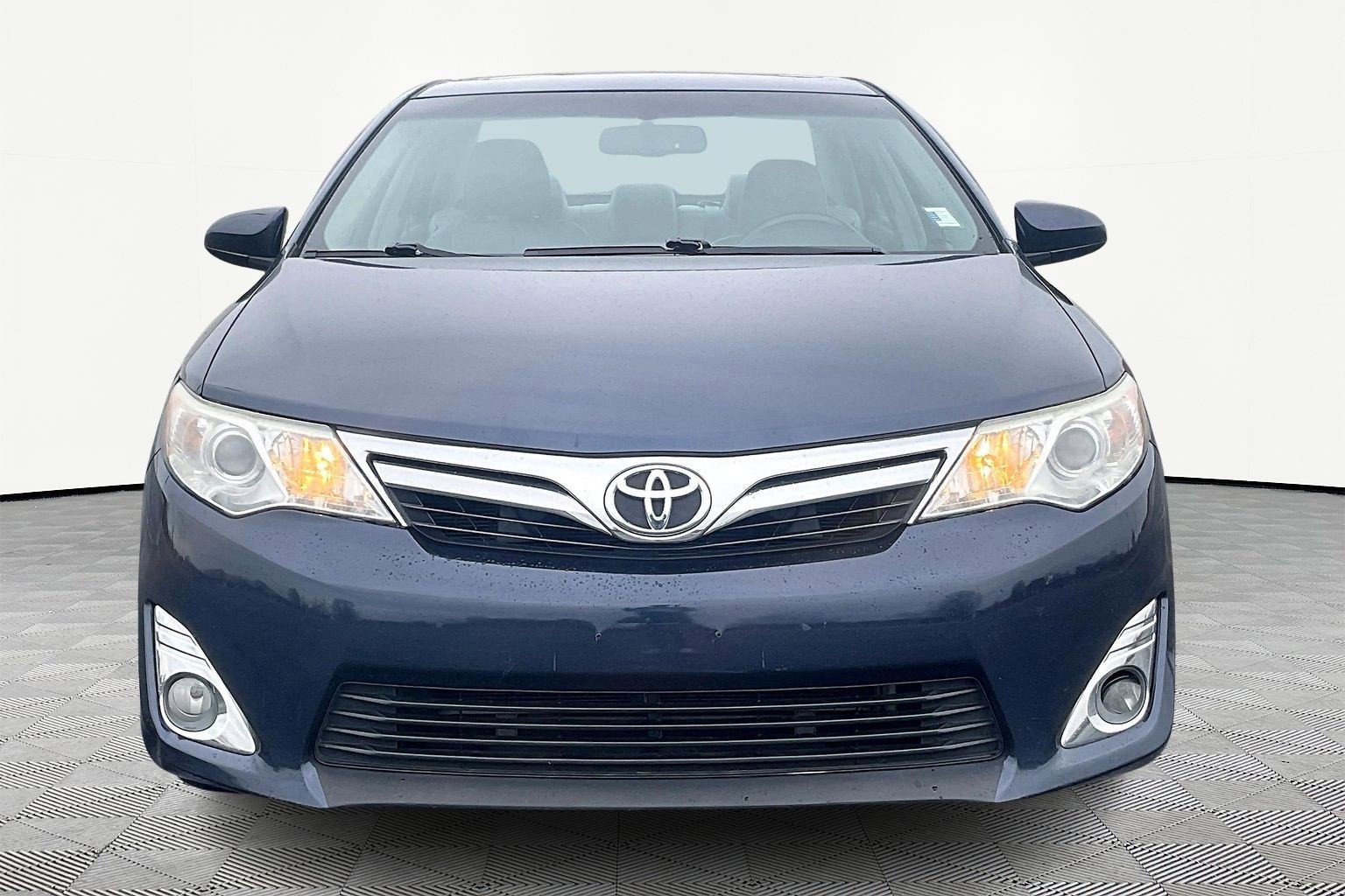 Used 2014 Toyota Camry XLE w/ Leather Package image 3