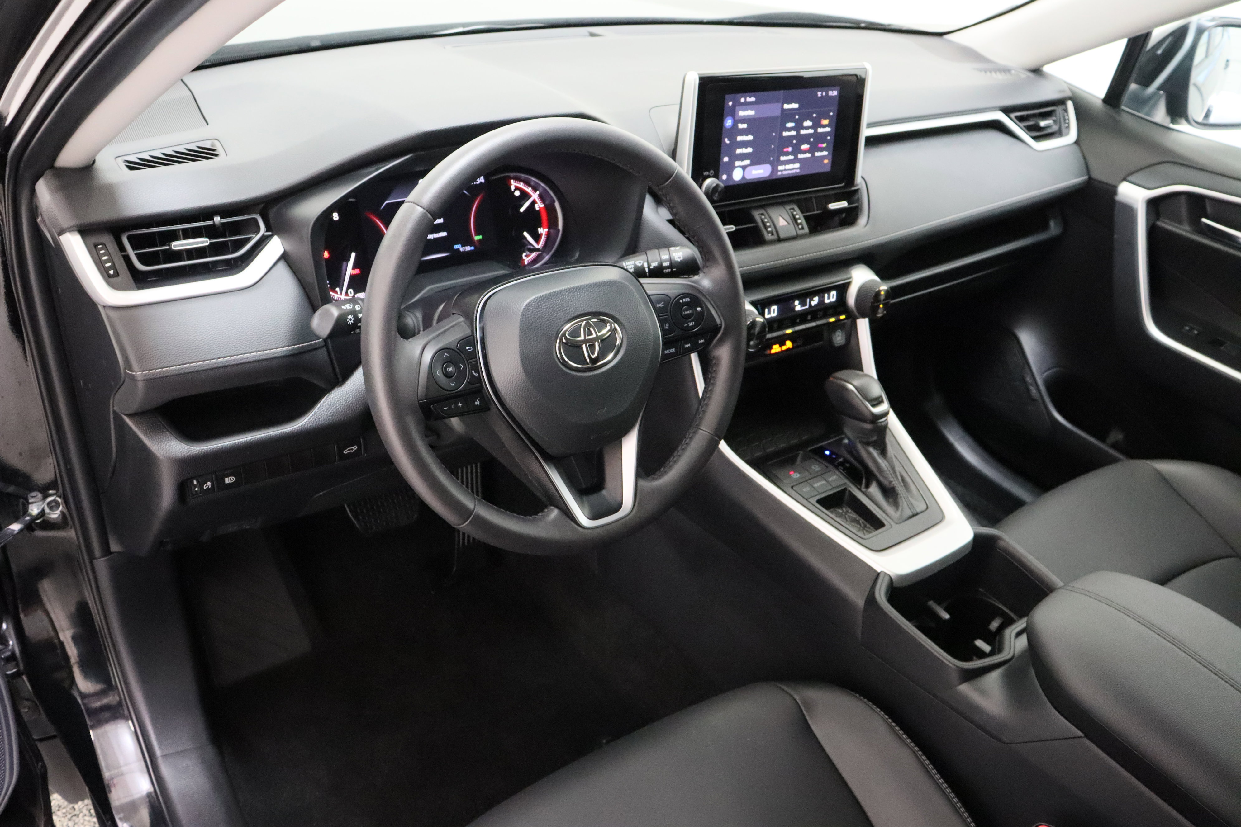 Used 2025 Toyota RAV4 XLE Premium FWD image 13