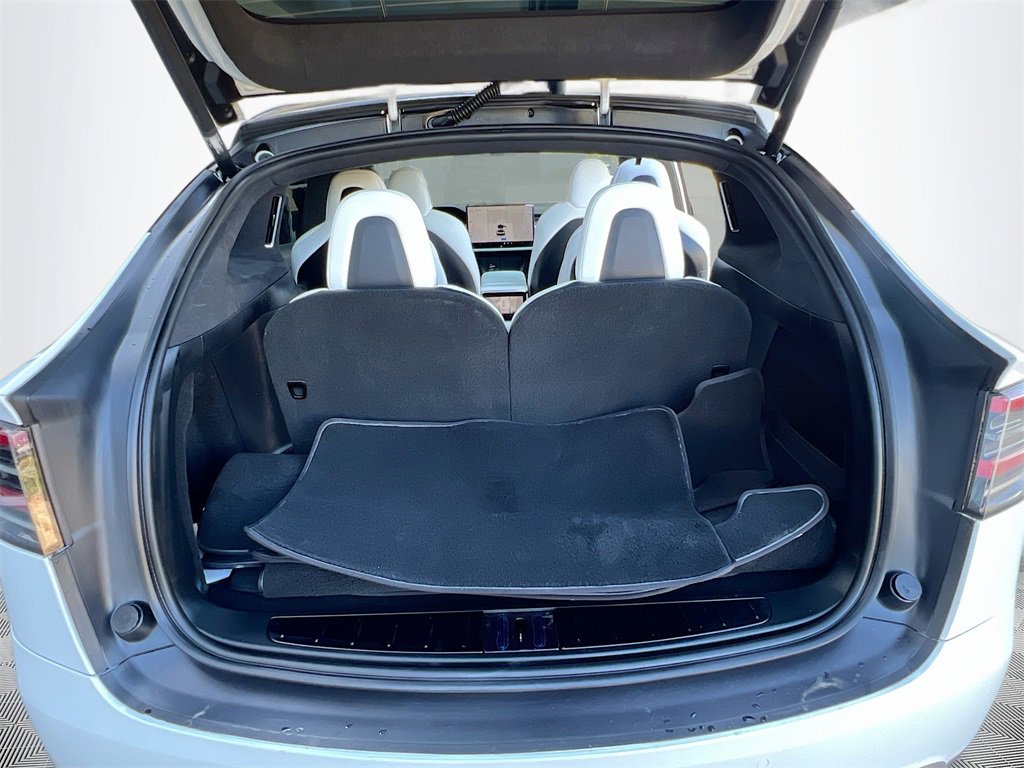 Used 2022 Tesla Model X image 25