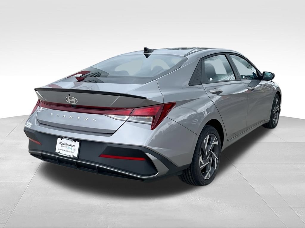 Used 2025 Hyundai Elantra Sport w/ Cargo Package FWD image 8