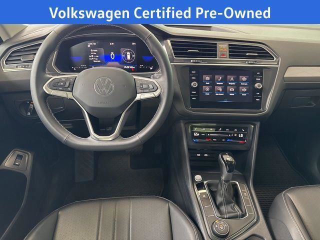 Certified 2024 Volkswagen Tiguan SE w/ Panoramic Sunroof Package AWD/4WD image 17