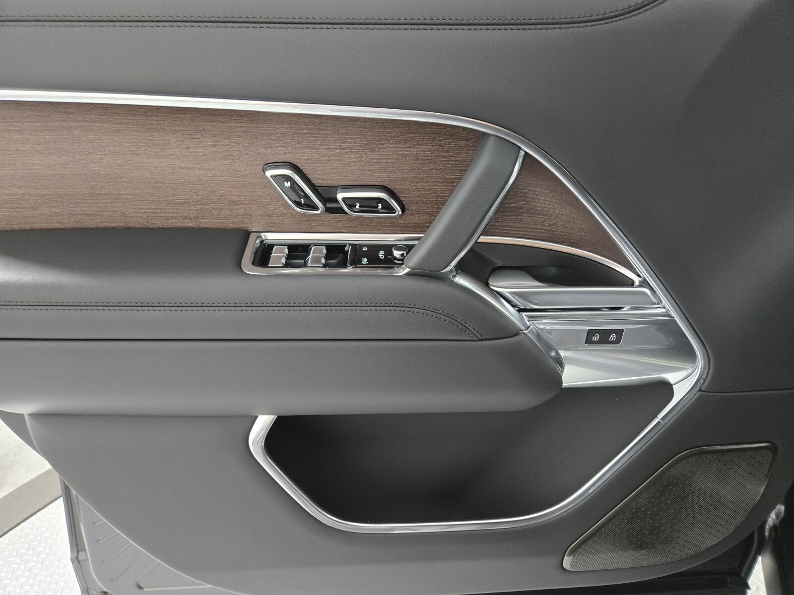 New 2025 Land Rover Range Rover Autobiography image 21