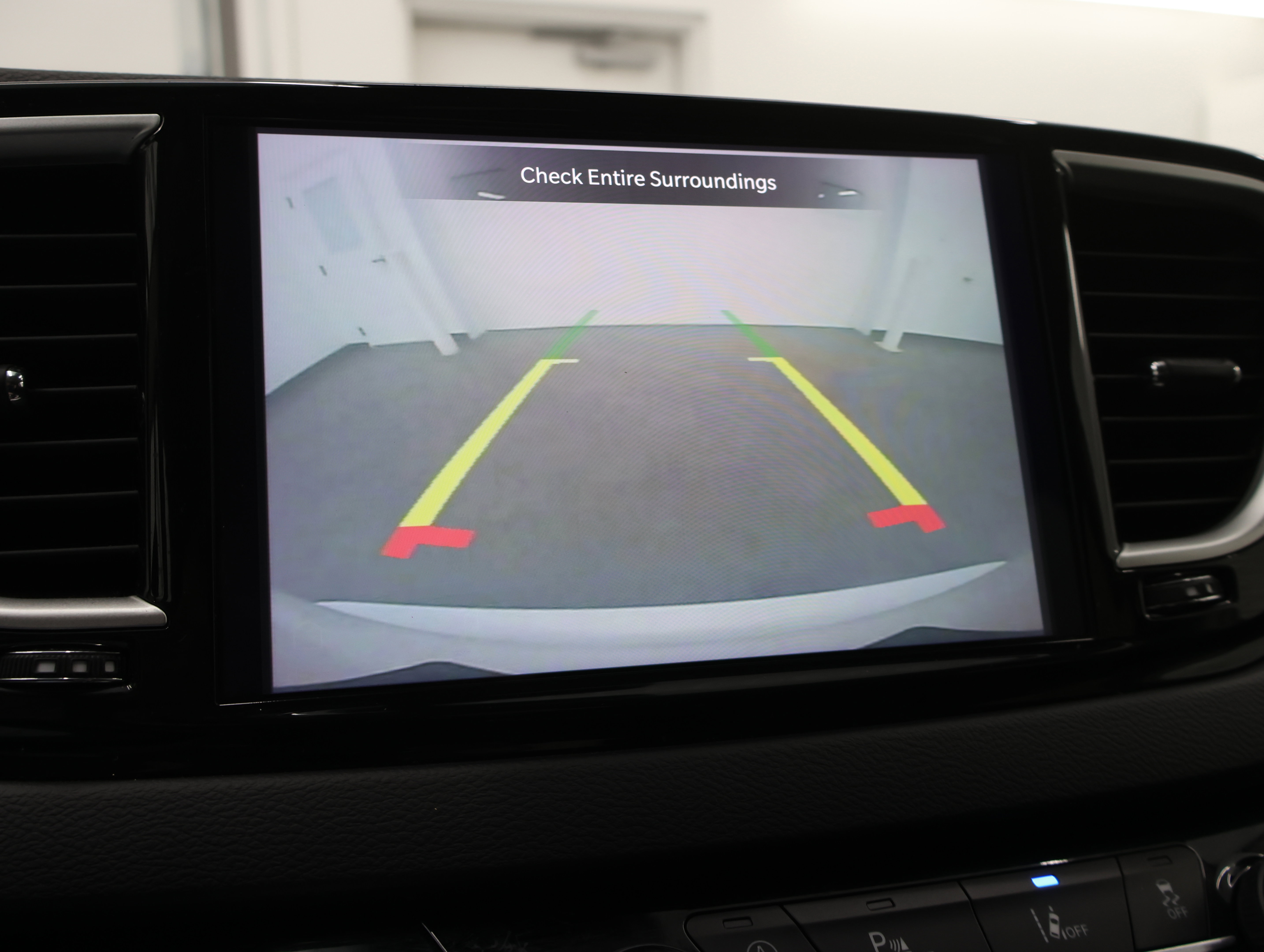 Used 2024 Chrysler Pacifica Touring-L FWD image 17