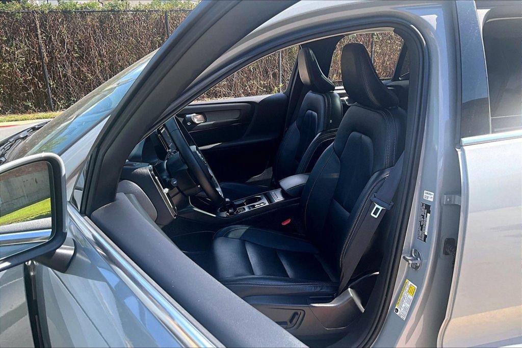 Certified 2025 Volvo XC40 B5 Core AWD/4WD image 33