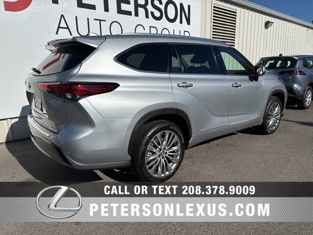 Used 2023 Toyota Highlander Platinum image 3