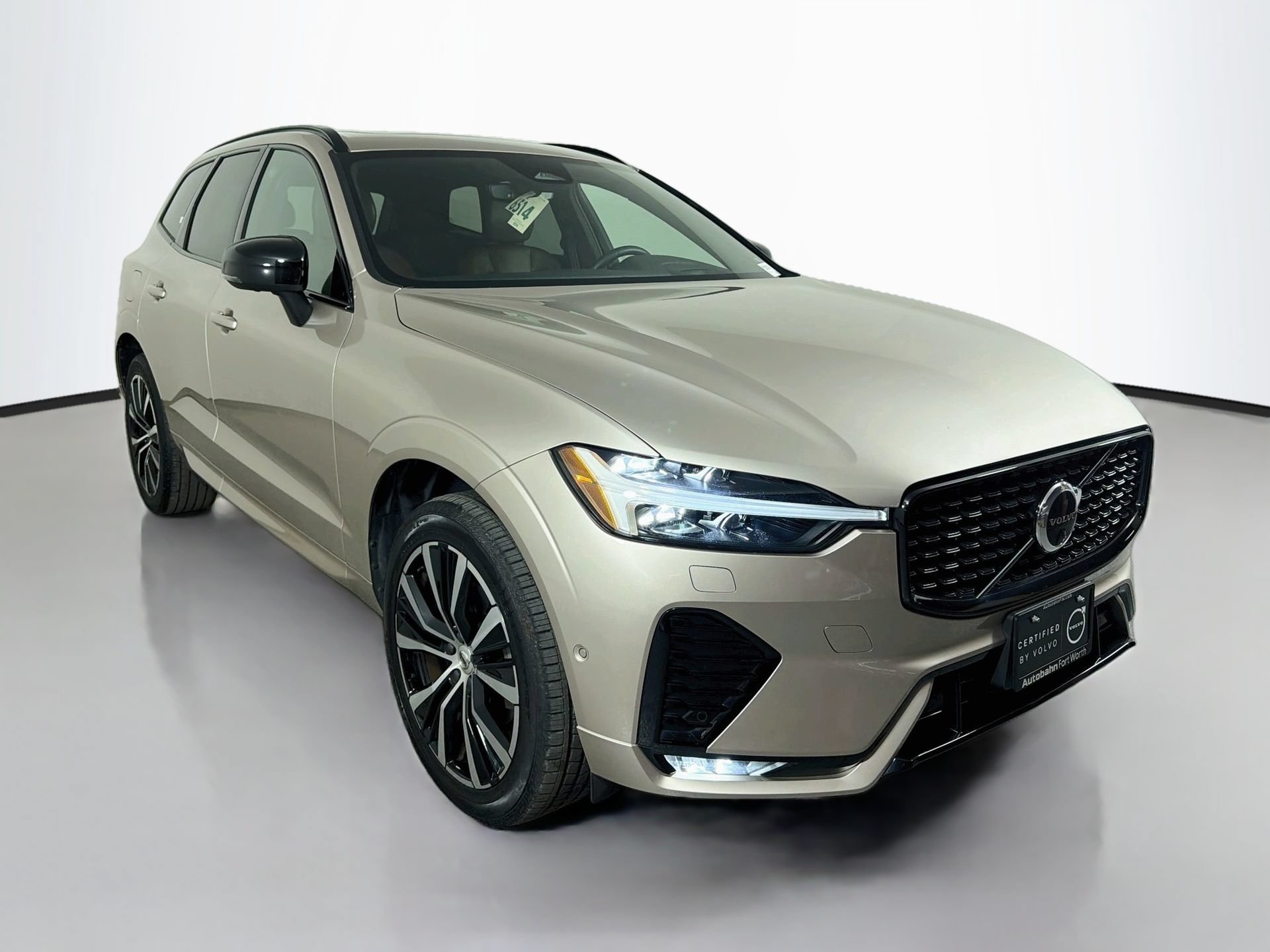 Certified 2023 Volvo XC60 B5 Ultimate w/ Climate Package AWD/4WD image 3