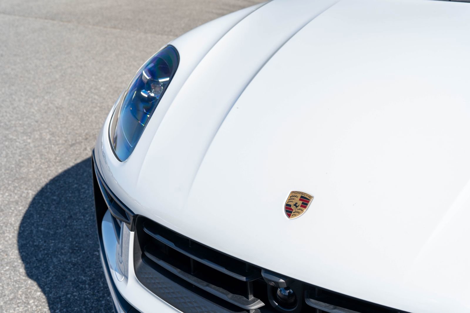 Certified 2025 Porsche Macan Base image 18