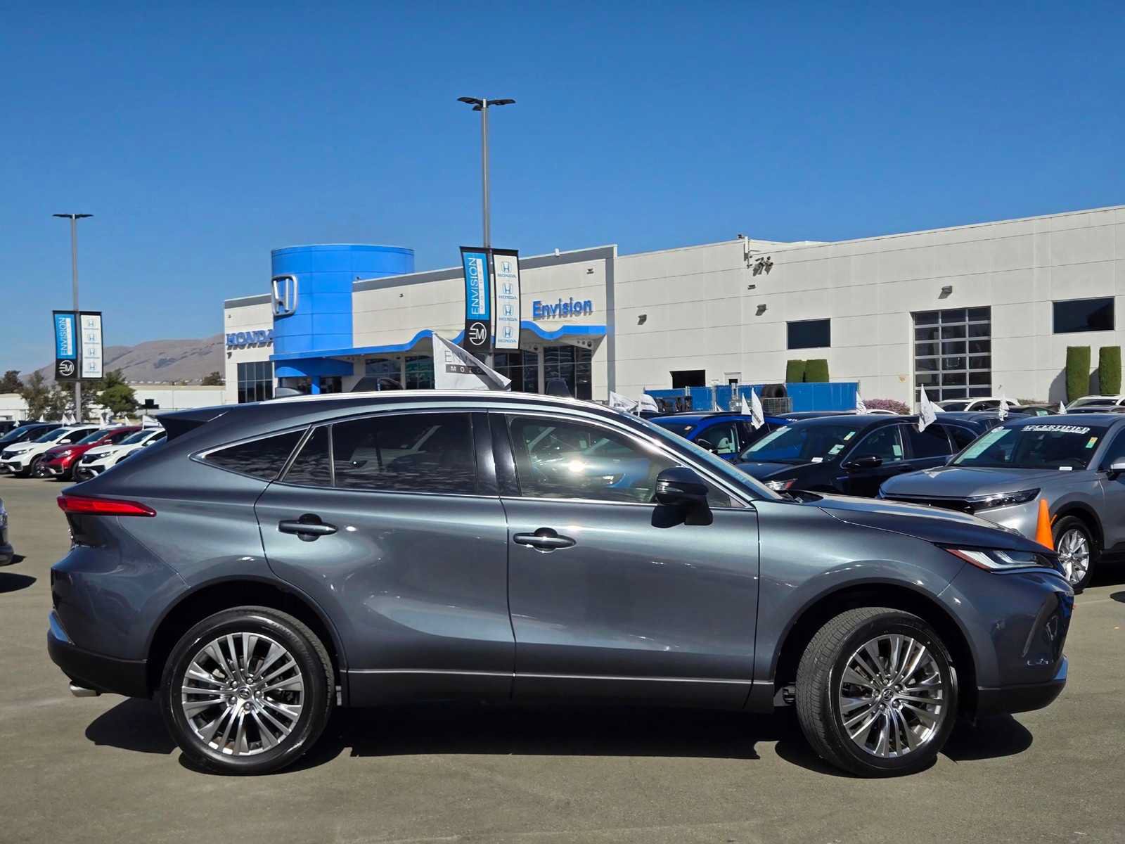 Used 2022 Toyota Venza XLE AWD/4WD image 8