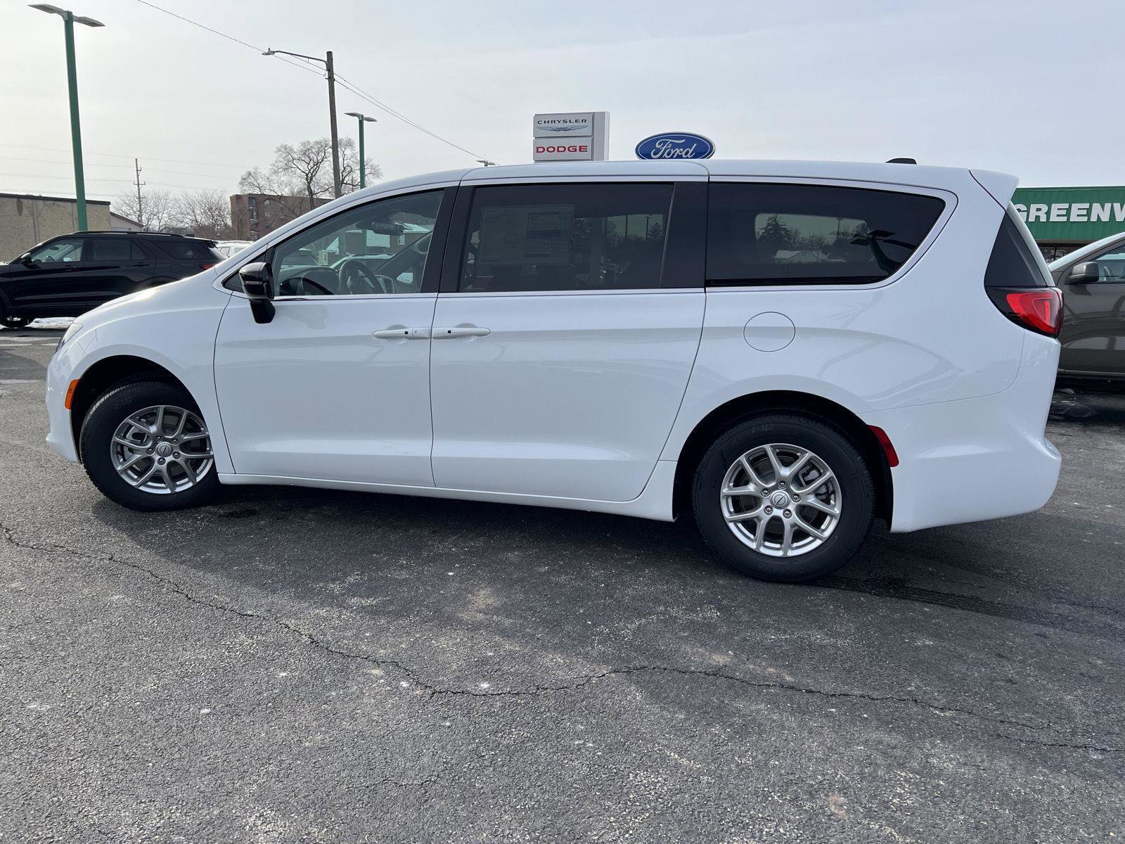 New 2026 Chrysler Voyager LX image 8