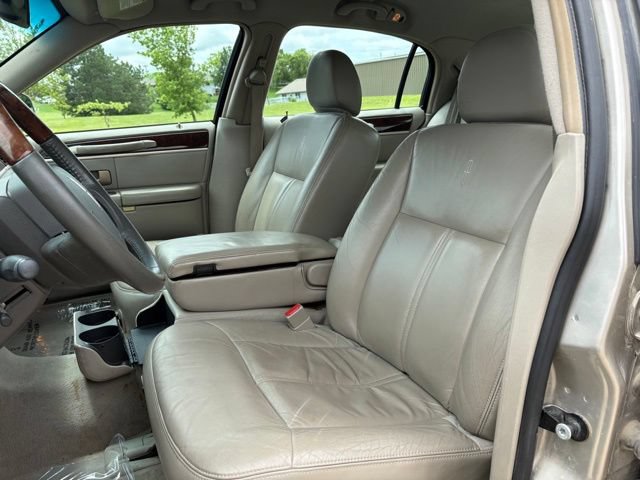 Used 2006 Lincoln Town Car Signature Limited RWD image 9