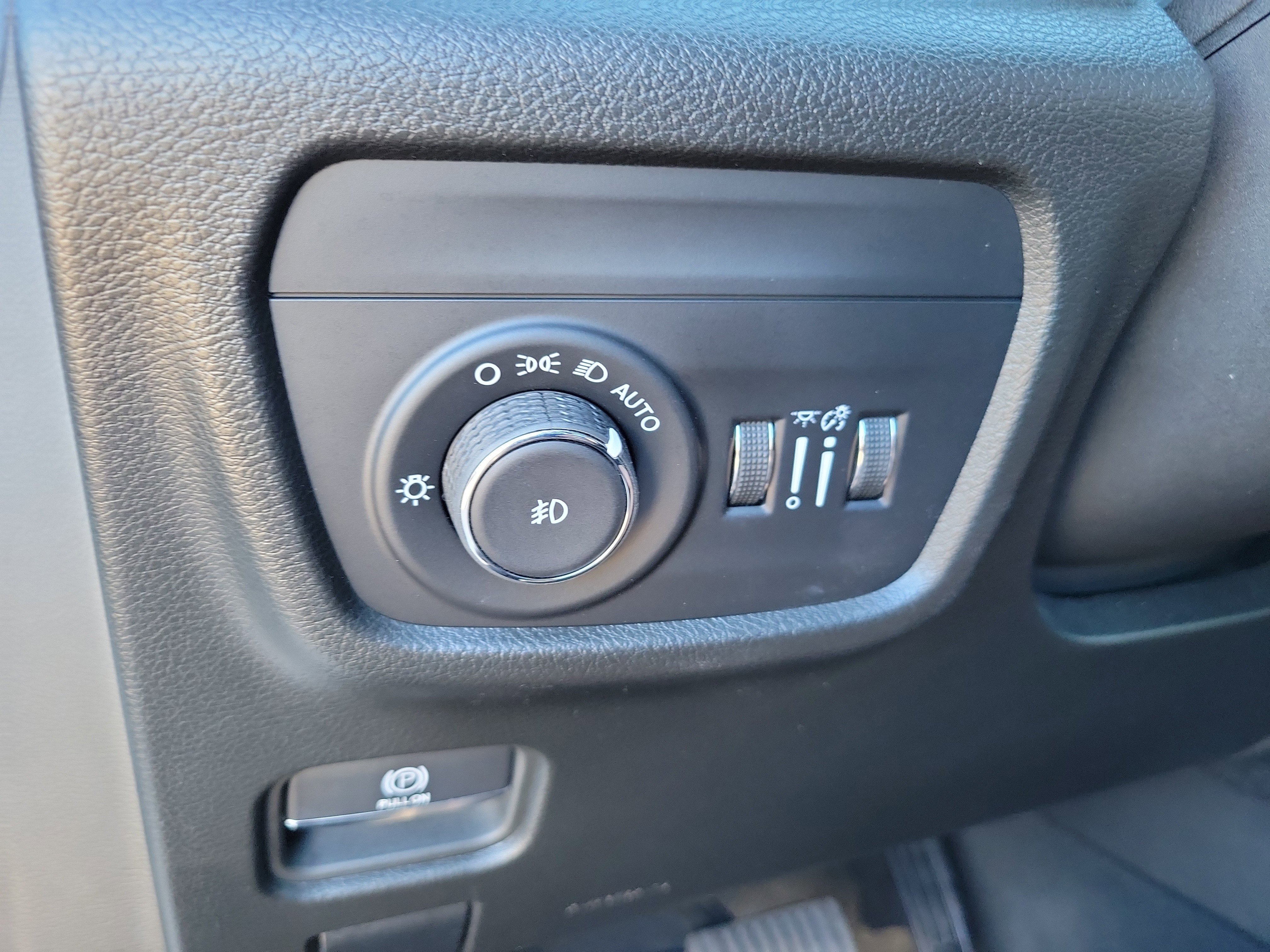 Used 2023 Jeep Grand Cherokee Limited w/ Luxury Tech Group II image 33