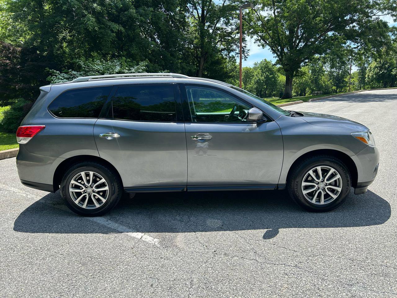 Used 2015 Nissan Pathfinder S AWD/4WD image 4