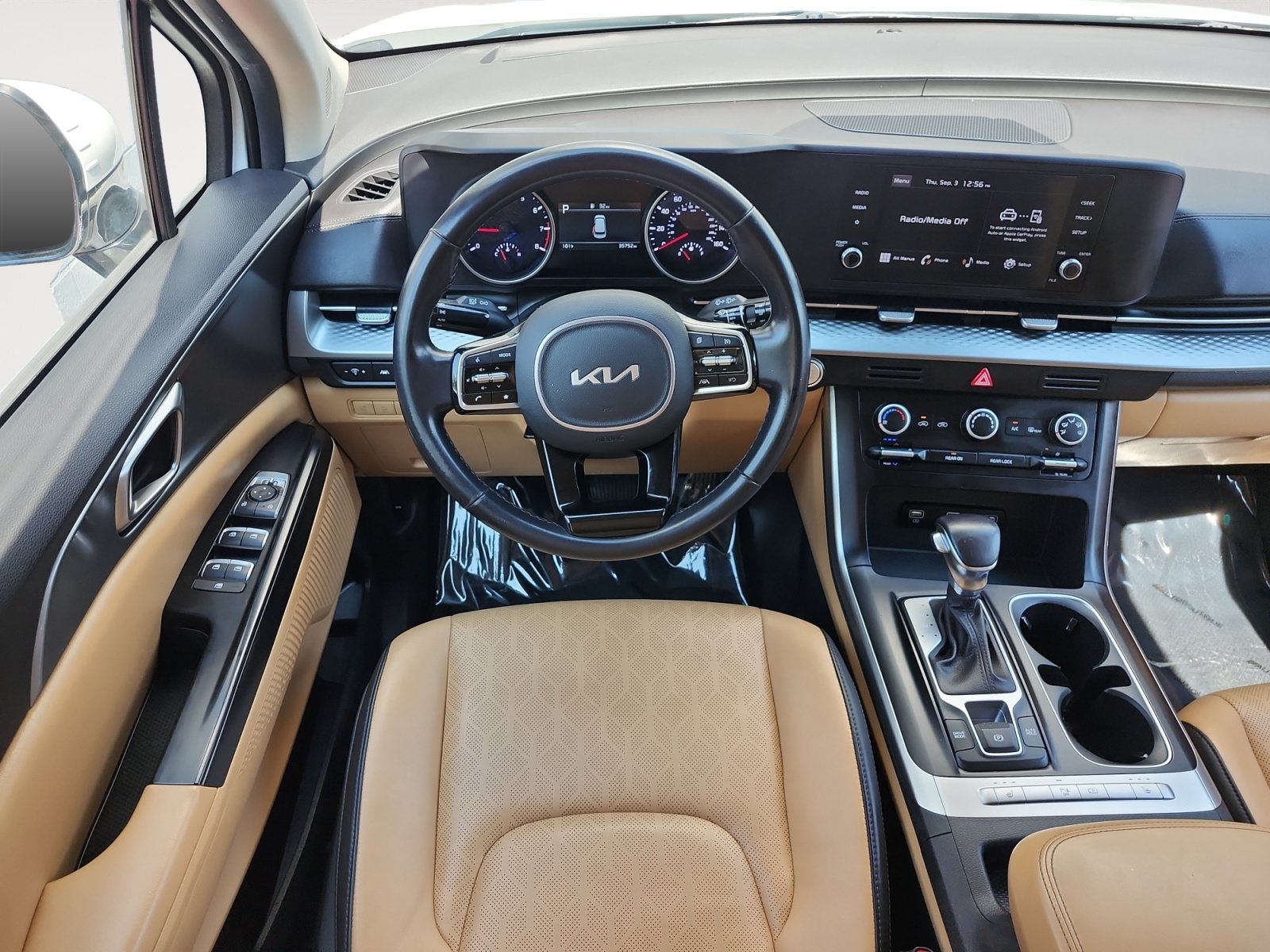 Used 2024 Kia Carnival LX FWD image 8
