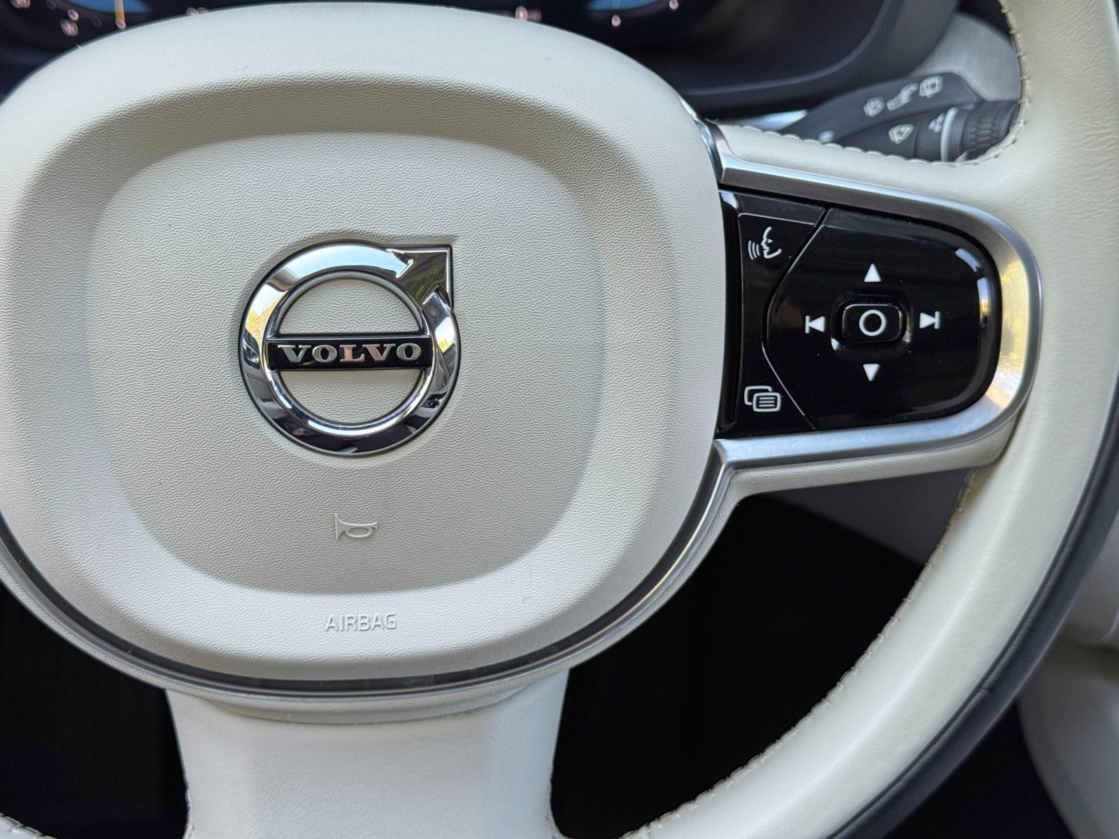 Used 2023 Volvo XC60 T8 Plus w/ Climate Package AWD/4WD image 23