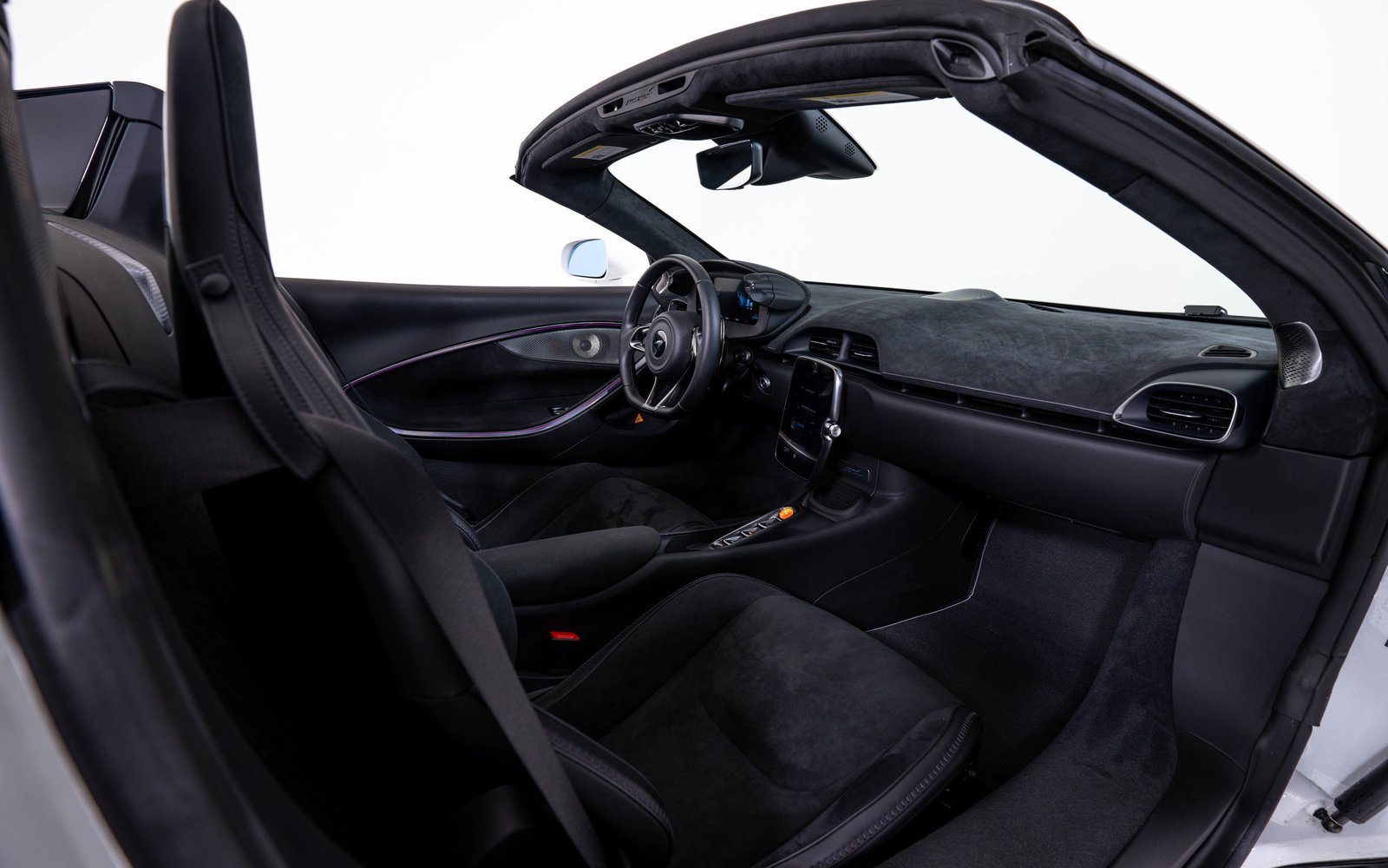 Used 2025 McLaren Artura Spider RWD image 21