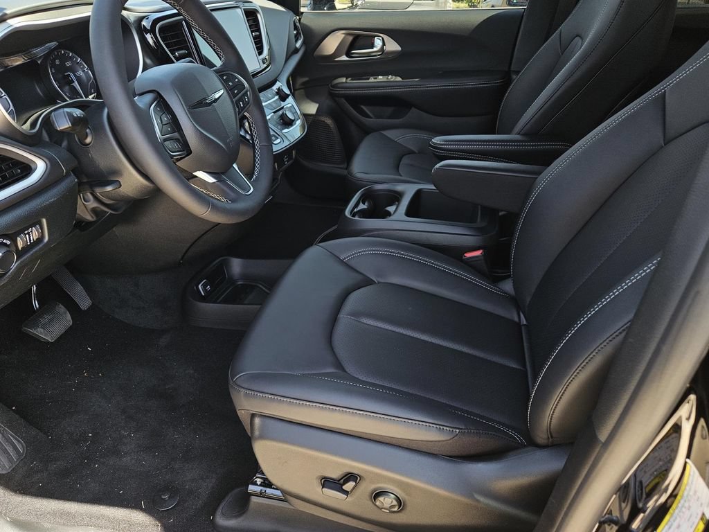 New 2026 Chrysler Voyager LX FWD image 13