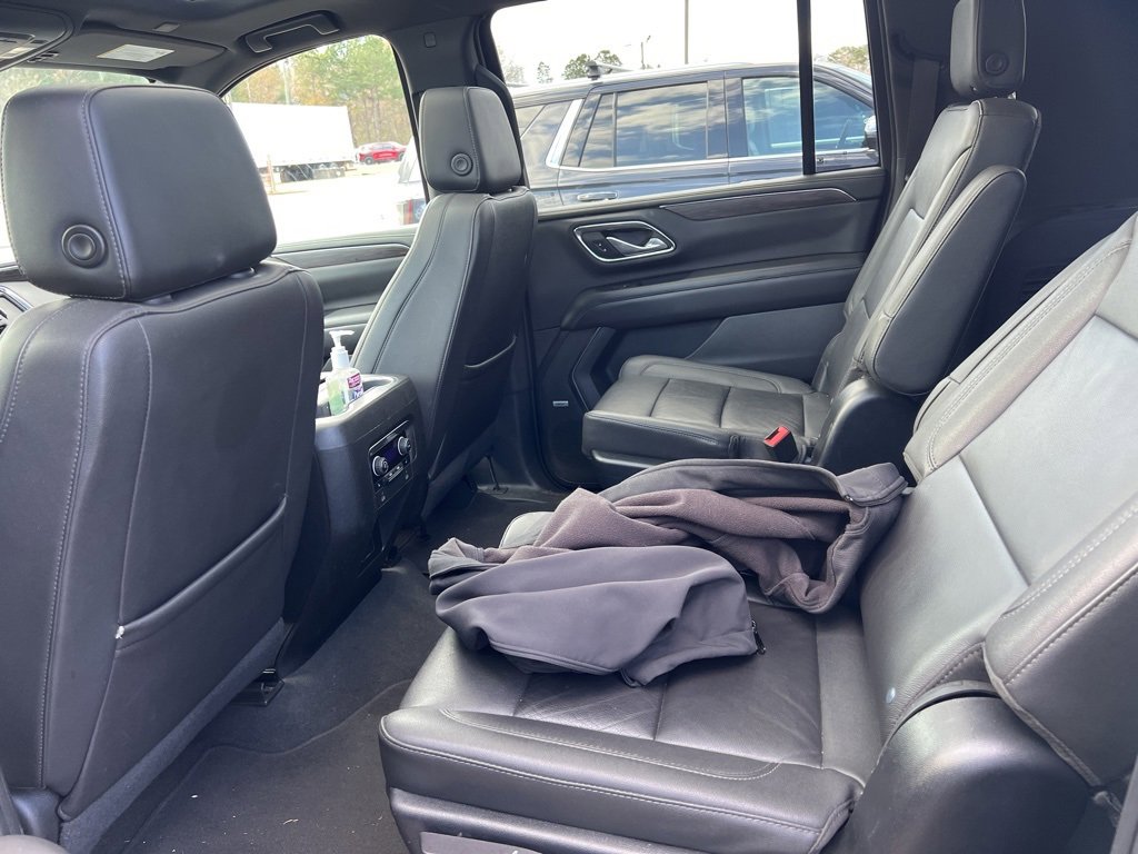 Used 2023 Chevrolet Suburban LT w/ Luxury Package image 6