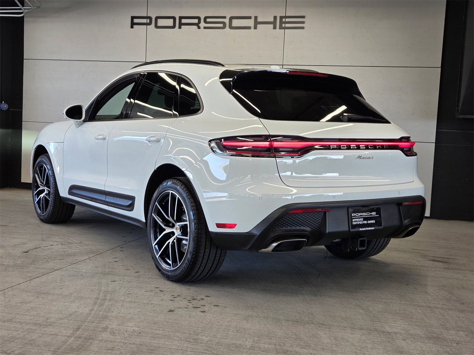 Used 2024 Porsche Macan image 3