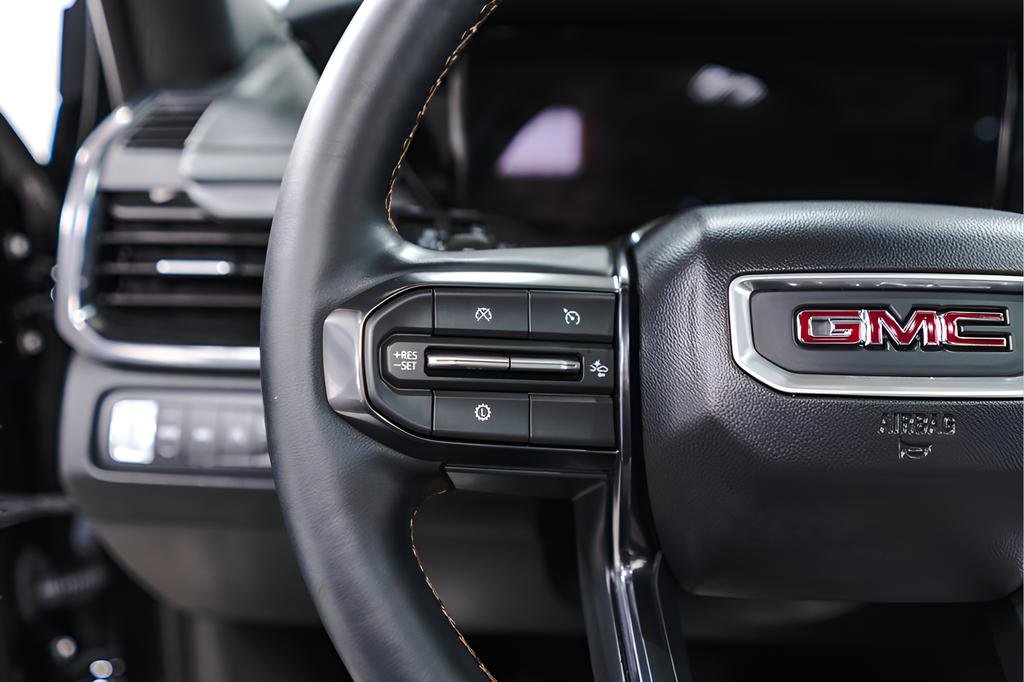 Used 2025 GMC Acadia AT4 w/ Luxury Package image 12