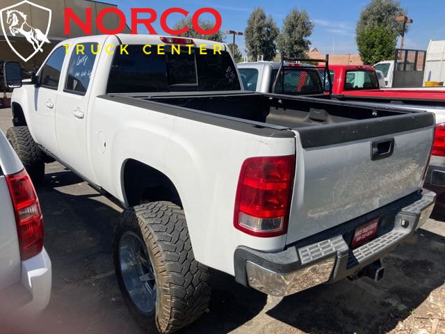 Used 2011 GMC Sierra 2500 SLT w/ Entertainment Package AWD/4WD image 4