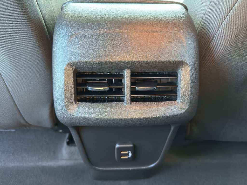 Used 2023 Chevrolet Equinox LT image 31