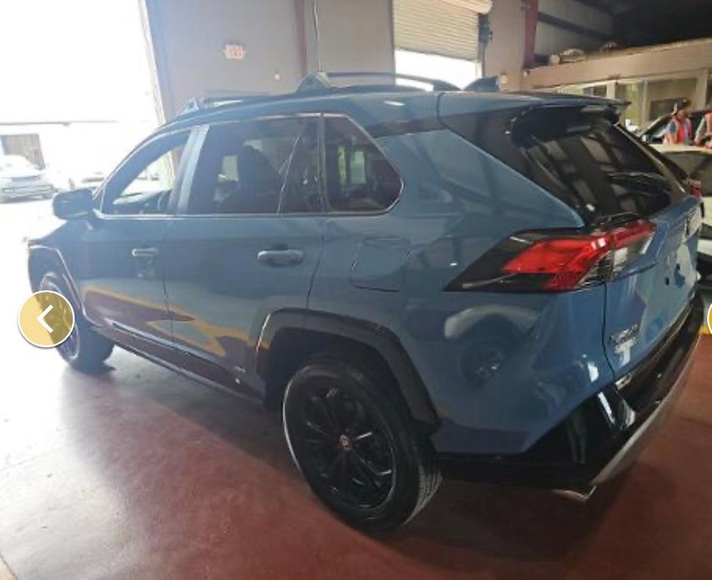 Used 2022 Toyota RAV4 SE w/ Convenience Package image 7