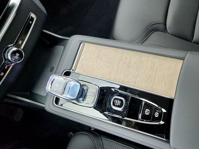New 2026 Volvo XC90 B6 Plus w/ Protection Package Premier image 21