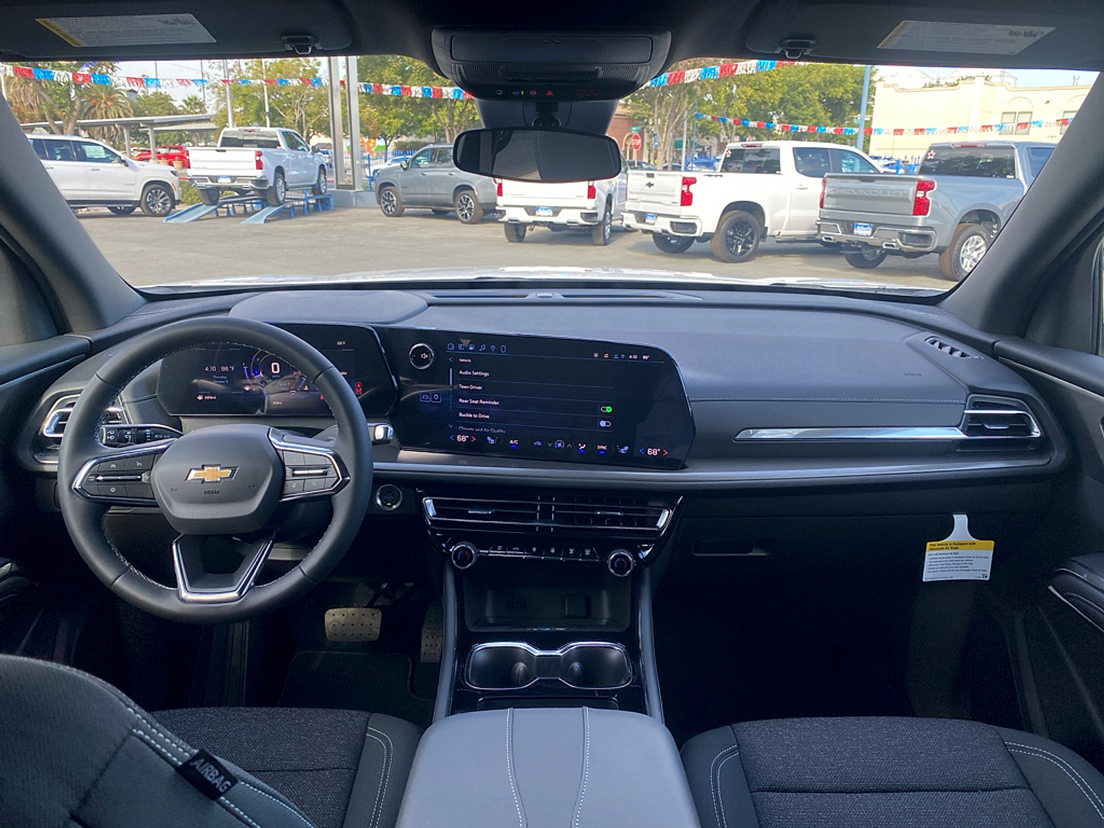 New 2026 Chevrolet Traverse LT FWD image 3