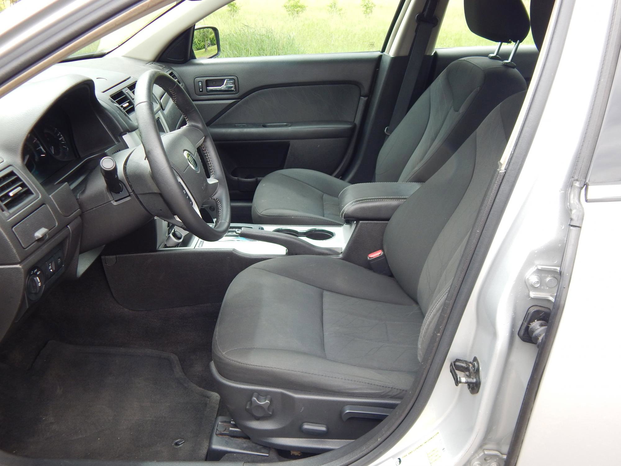 Used 2010 Mercury Milan image 10