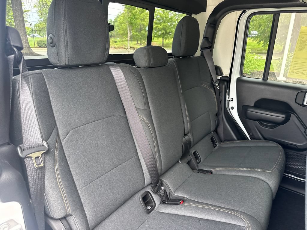 Used 2024 Jeep Gladiator Sport AWD/4WD image 34