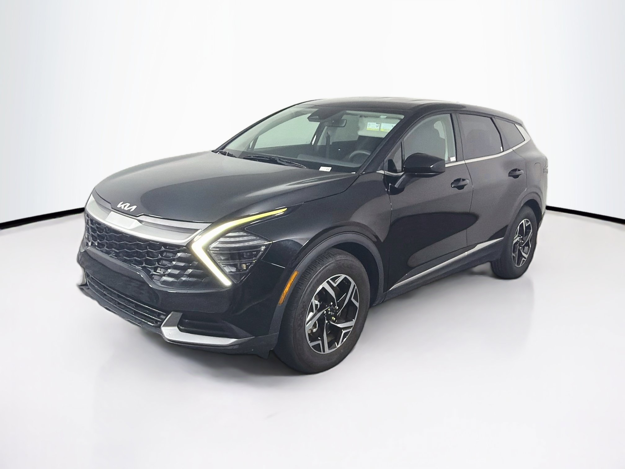 Used 2025 Kia Sportage LX FWD image 3