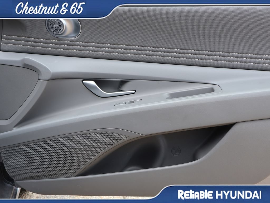 Certified 2025 Hyundai Elantra Sport w/ Cargo Package FWD image 9