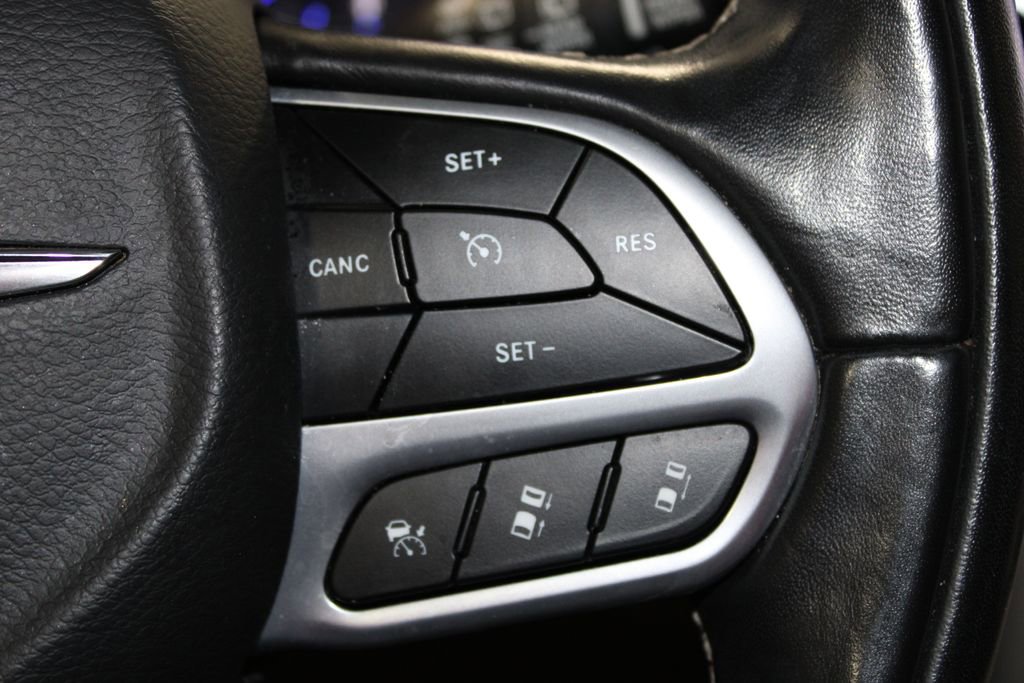 Used 2022 Chrysler Pacifica Limited image 26